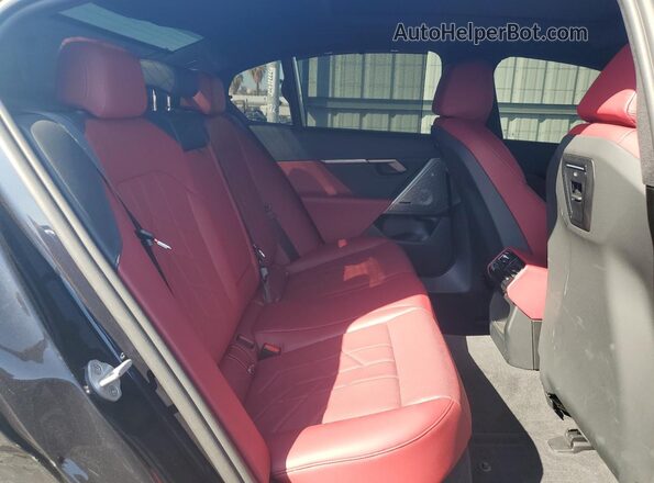 WBA43FJ04SCU48654 2025 BMW 5 SERIES Blue უკანა სავარძლების ხედი