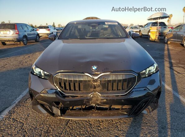 WBA43FJ06RCR97041 2024 BMW 5 SERIES Black წინა ხედი