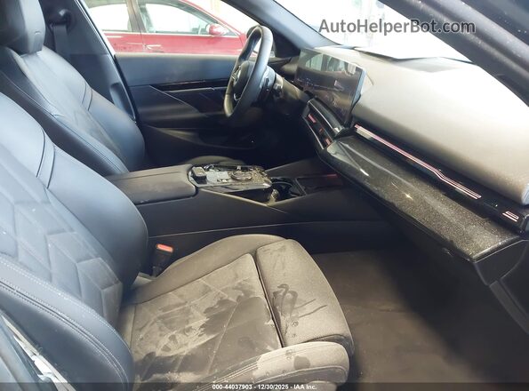 WBA43FJ06SCU54861 2025 BMW 5 SERIES Black Սալոնի դիմացի տեսք