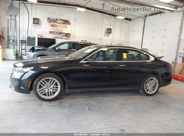 WBA43FJ06SCU54861 2025 BMW 5 SERIES Black Սալոնի 360 աստիճան տեսք