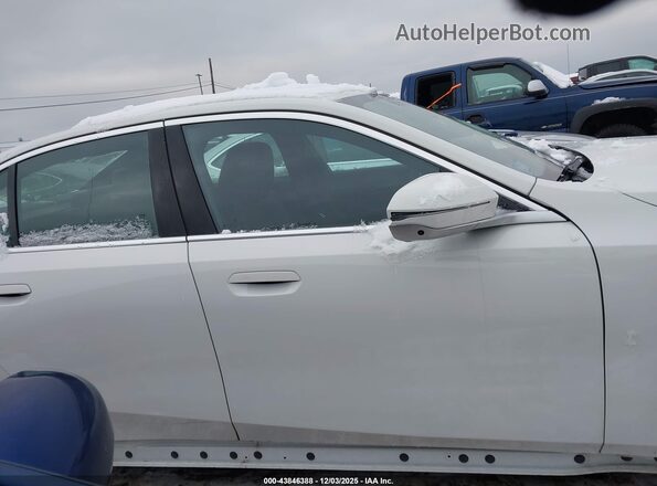 WBA53FJ00TCV72040 2026 BMW 5 SERIES White უკანა სალონის ხედი