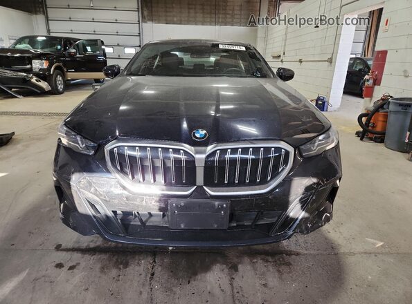 WBA53FJ03RCS19509 2024 BMW 5 SERIES Black Вид спереду