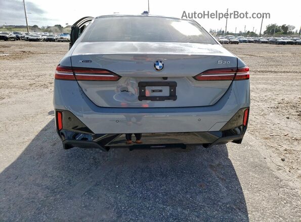 WBA53FJ05RCN83415 2024 BMW 5 SERIES Серый Вид сзади