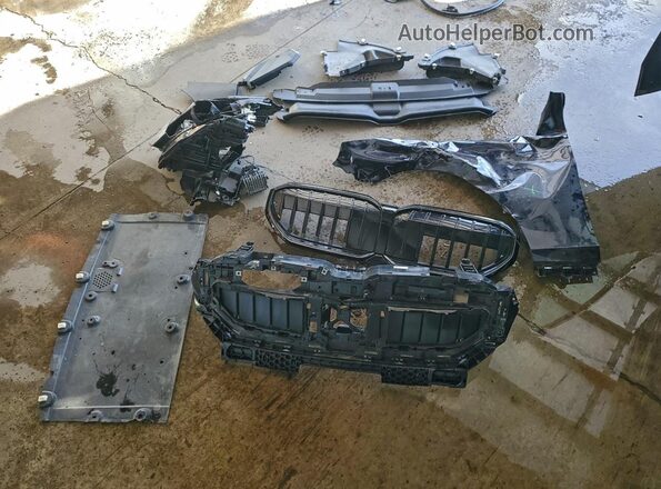 WBA53FJ05RCR20522 2024 BMW 5 SERIES Black Вид підкапотного простору