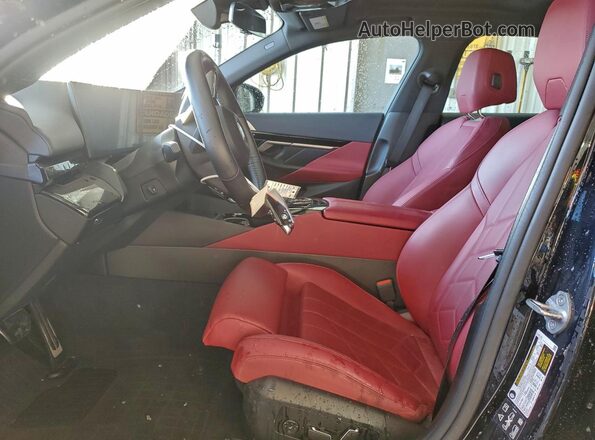 WBA53FJ05RCR20522 2024 BMW 5 SERIES Black Вид салону спереду