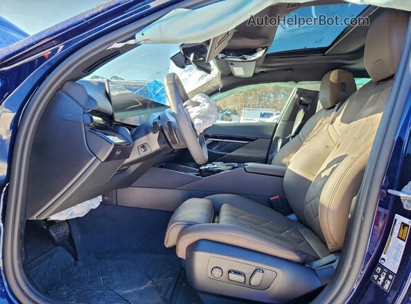 WBA53FJ06TCV39205 2026 BMW 5 SERIES Blue Widok wnętrza z przodu