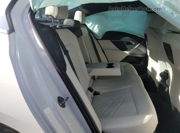 WBA53FJ09RCP70902 2024 BMW 5 SERIES Белый Вид задних сидений