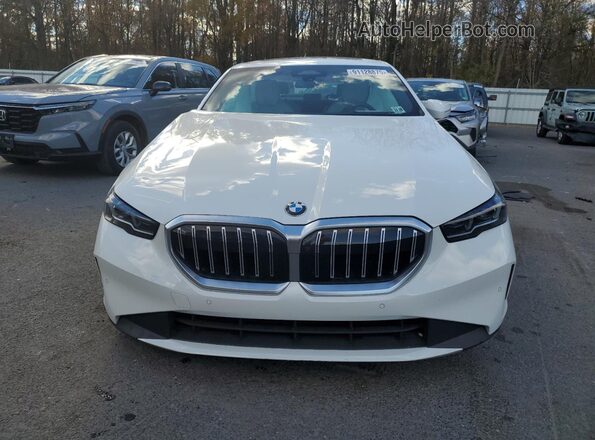 WBA53FJ09RCP70902 2024 BMW 5 SERIES Белый Вид спереди