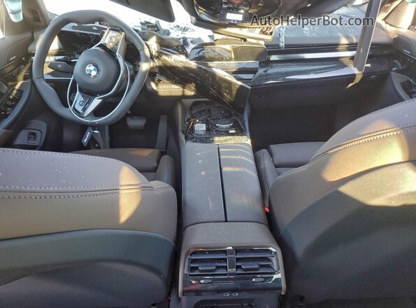 WBA53FJ09TCW07271 2026 BMW 5 SERIES White Vista del salpicadero