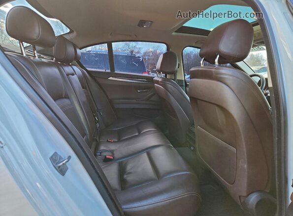 WBA5A7C59GG146396 2016 BMW 5 SERIES White Հետևի նստատեղերի տեսք