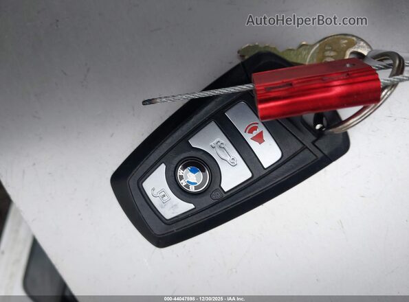 WBA5B1C51GG554126 2016 BMW 5 SERIES White Vista del salpicadero