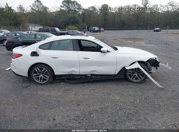 WBA63AV05NFN02925 2022 BMW 4 SERIES White Widok wnętrza 360 stopni