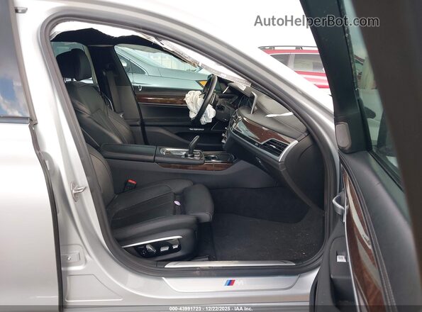 WBA7E2C38HG740560 2017 BMW 7 SERIES Silver წინა სალონის ხედი