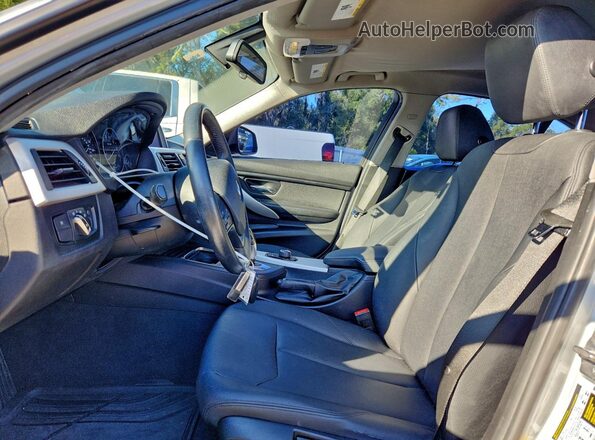 WBA8A9C52JAD28057 2018 BMW 3 SERIES Silver Вид салону спереду