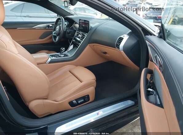 WBAAE2C08RCR06192 2024 BMW 8 SERIES Black წინა სალონის ხედი