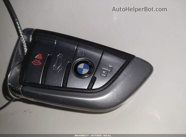 WBABC4C5XKBU95603 2019 BMW M8 Белый Вид панели приборов