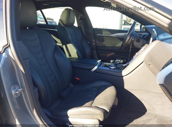 WBAGV2C04SCS38827 2025 BMW 8 SERIES Gray წინა სალონის ხედი