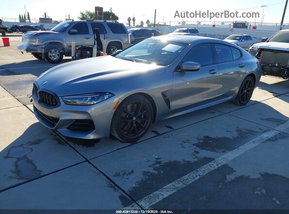 WBAGV2C04SCS38827 2025 BMW 8 SERIES Gray წინა მარცხენა ხედი სამი მეოთხედიდან