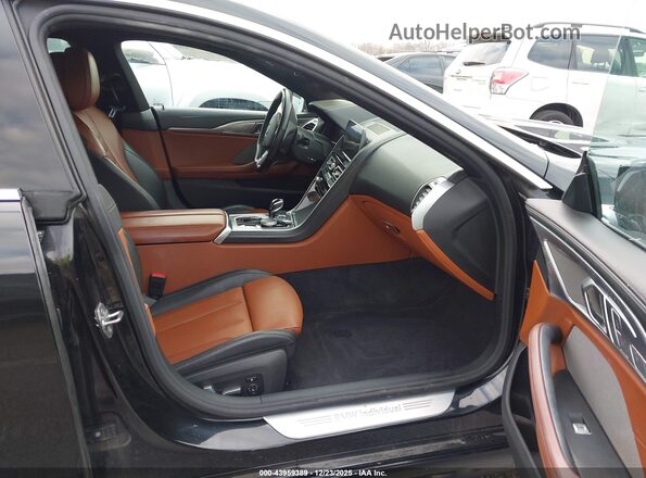 WBAGV4C09MCE95094 2021 BMW 8 SERIES Black წინა სალონის ხედი