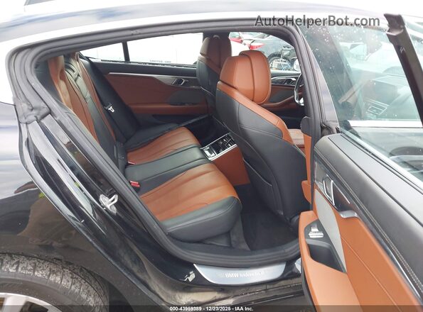 WBAGV4C09MCE95094 2021 BMW 8 SERIES Black VIN კოდის სტიკერის ხედი