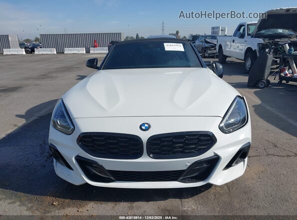 WBAHF3C01SWY44558 2025 BMW Z4 White Вид щитка приладів