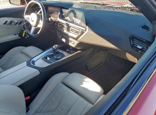 WBAHF3C53KWW25841 2019 BMW Z4 Red Vista del salpicadero