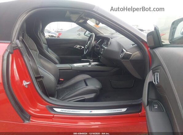 WBAHF3C55KWW30183 2019 BMW Z4 Red Вид салону спереду