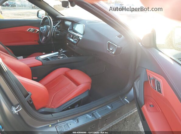 WBAHF9C01NWX95899 2022 BMW Z4 Gray წინა სალონის ხედი
