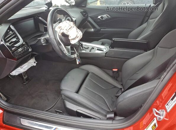 WBAHF9C09PWY25346 2023 BMW Z4 Red Widok wnętrza z przodu