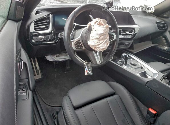 WBAHF9C09PWY25346 2023 BMW Z4 Red Widok deski rozdzielczej