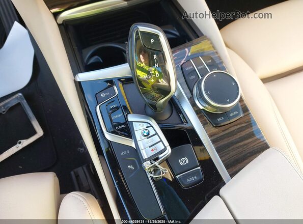 WBAJA9C58KB388709 2019 BMW 5 SERIES White Widok deski rozdzielczej