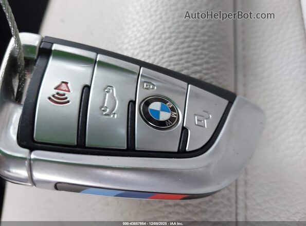 WBAJR3C05LWW67832 2020 BMW 5 SERIES White Widok deski rozdzielczej