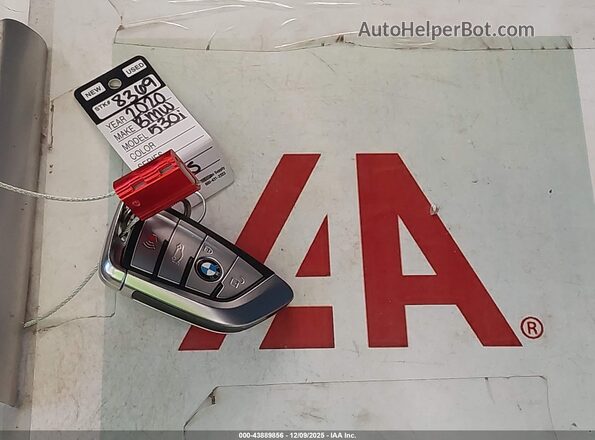 WBAJR7C02LWW65835 2020 BMW 5 SERIES Blue Вид панелі приладів