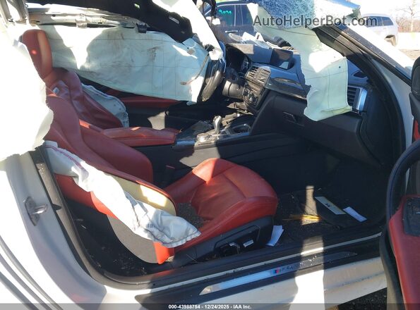 WBS3R9C34HA014091 2017 BMW M4 White Widok wnętrza z przodu