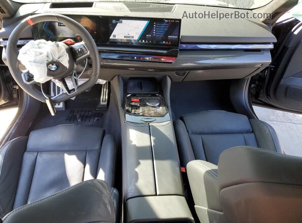 WBS83FK05SCT43679 2025 BMW M5 Черный Вид панели приборов