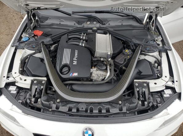 WBS8M9C56J5L01047 2018 BMW M3 White Vista interior trasera