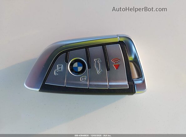 WBSDZ0C06SCU06801 2025 BMW M8 Gray Dashboard view