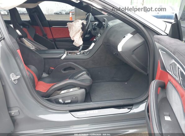 WBSGV0C05RCP42930 2024 BMW M8 Gray Вид салону спереду