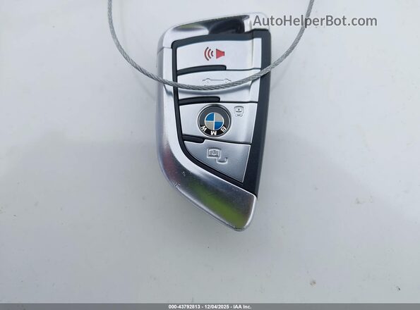 WBSGV0C05RCP42930 2024 BMW M8 Gray Вид панелі приладів