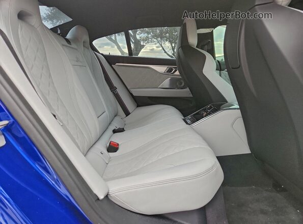 WBSGV0C08RCP11901 2024 BMW M8 Blue უკანა სავარძლების ხედი