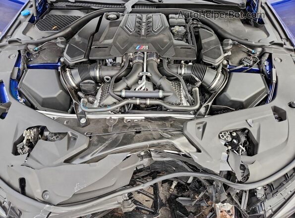 WBSGV0C08RCP11901 2024 BMW M8 Blue უკანა სალონის ხედი