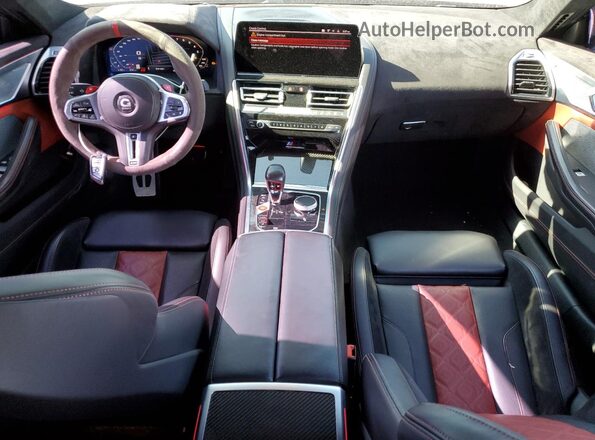 WBSGV0C09RCN76816 2024 BMW M8 Black Vista del salpicadero