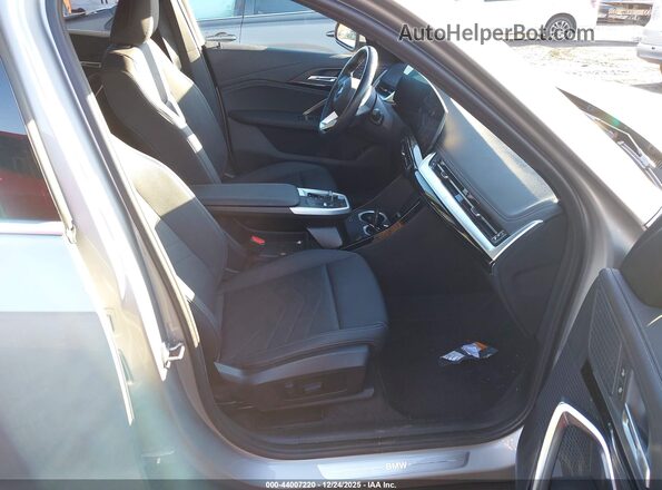 WBX73EF04P5X07161 2023 BMW X1 Silver წინა სალონის ხედი