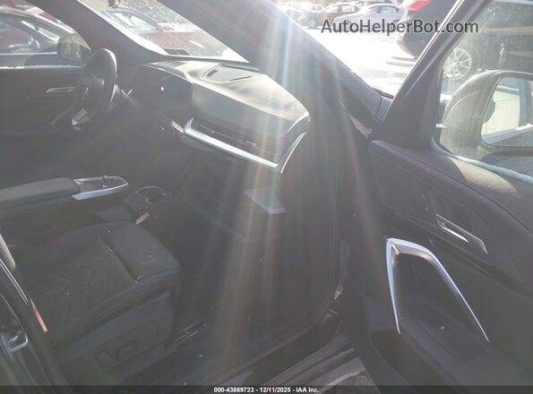 WBX73EF04T5407551 2026 BMW X1 Black Вид салону спереду
