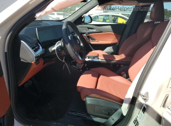 WBX73EF05T5404190 2026 BMW X1 Gray Вид салону спереду