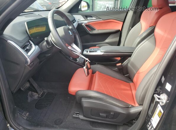 WBX73EF07R5Z87600 2024 BMW X1 Black Widok wnętrza z przodu