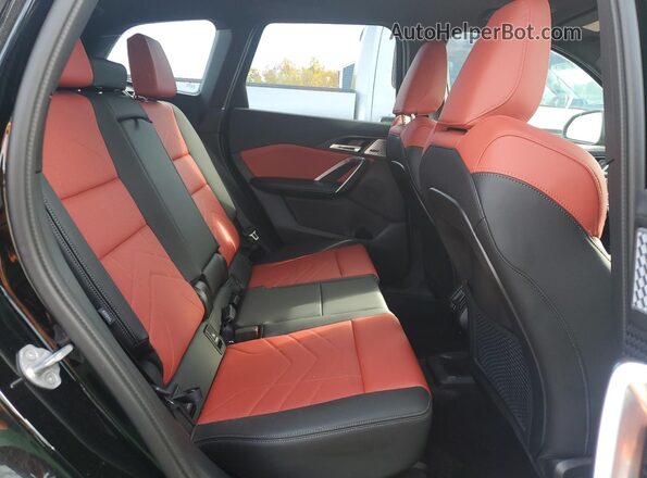 WBX73EF07R5Z87600 2024 BMW X1 Black Widok wnętrza z tyłu