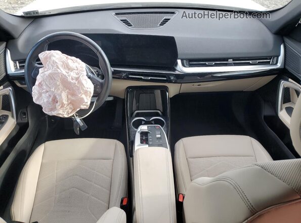 WBX73EF08P5X88441 2023 BMW X1 White 