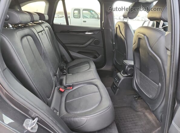 WBXHT3C31J5K25388 2018 BMW X1 Gray 