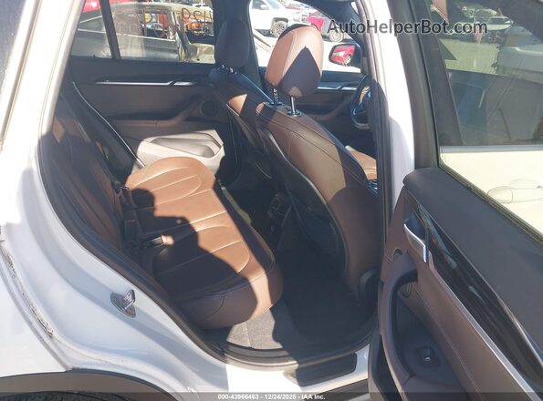 WBXHT3C33J5K27594 2018 BMW X1 White 